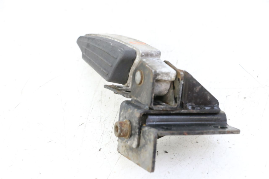 photo de FUSSRASTEN HINTEN LINKS PEUGEOT SATELIS 125 (2013 - 2018) - Details der Befestigungspunkte