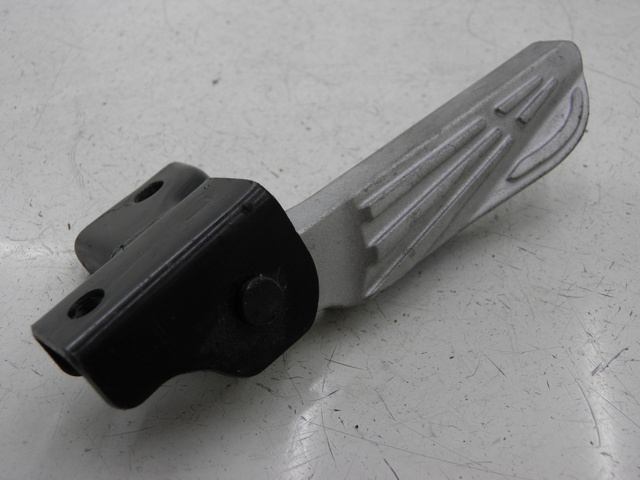 photo de FUSSRASTEN HINTEN LINKS PEUGEOT TWEET 125 (2010 - 2017) - Alternative Perspektive