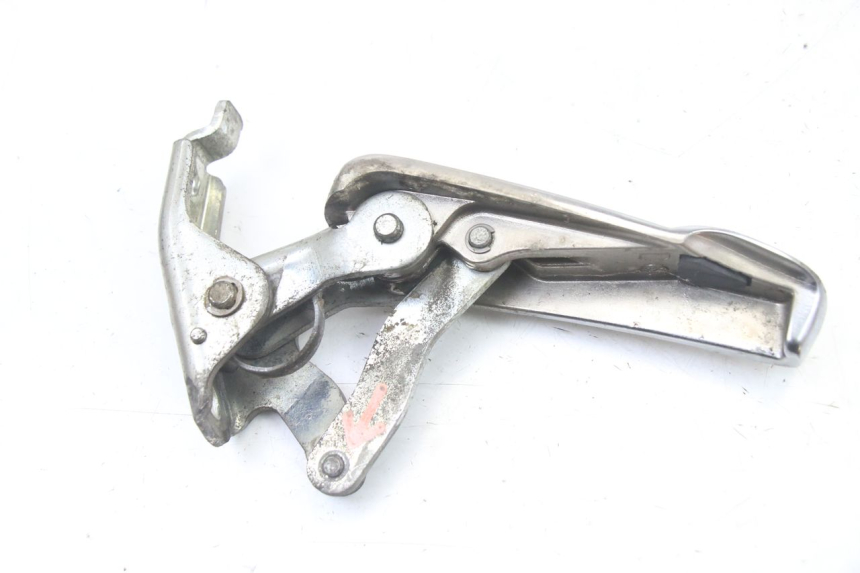 photo de FUSSRASTEN HINTEN LINKS PIAGGIO VESPA GRANTURISMO 125 (2003 - 2007) - Zoom auf Gebrauchszustand