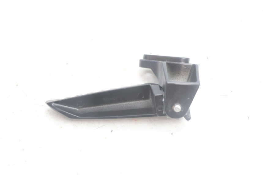 photo de FUSSRASTEN HINTEN LINKS JM MOTORS R-MAX TECH 50 (2024 - 2026) - Details der Befestigungspunkte