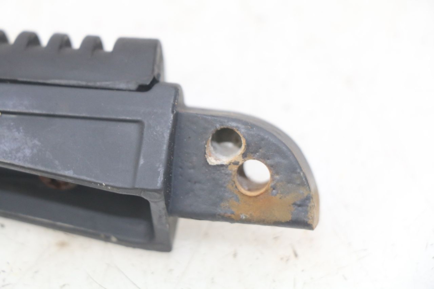 photo de LINKER HINTERER FUßRASTEN YAMASAKI RAPTOR 50 (2013 - 2018) - Detailansicht des Bauteils