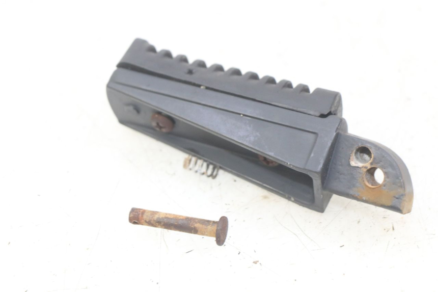 photo de LINKER HINTERER FUßRASTEN YAMASAKI RAPTOR 50 (2013 - 2018) - Zoom auf Gebrauchszustand