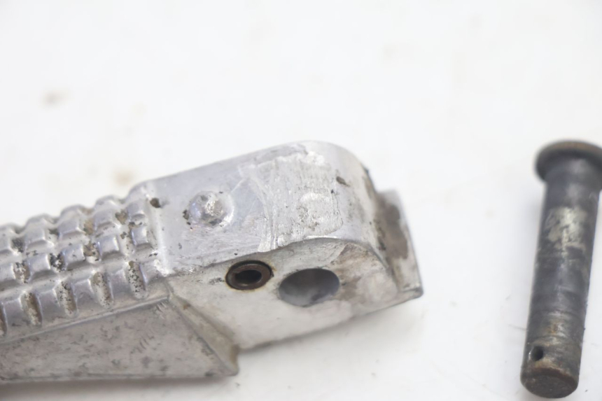 photo de FUSSRASTEN HINTEN LINKS PIAGGIO TYPHOON 50 (1993 - 1999) - Detailansicht des Bauteils