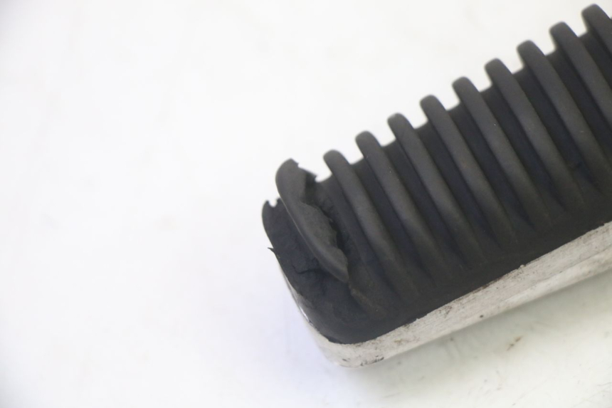 photo de FUSSRASTEN HINTEN LINKS YAMAHA X-MAX XMAX 250 (2006 - 2009) - Zoom auf Gebrauchszustand