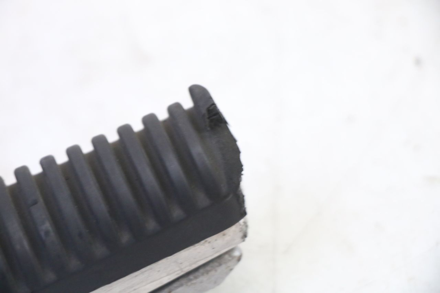 photo de FUSSRASTEN HINTEN LINKS YAMAHA XJ6 ABS 600 (2008 - 2016) - Zoom auf Gebrauchszustand