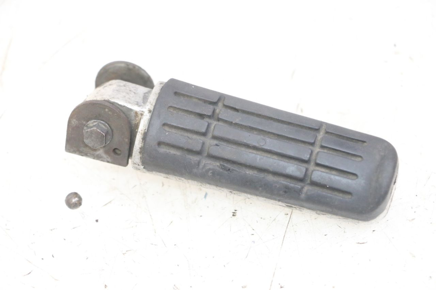 photo de FUSSRASTEN HINTEN LINKS YAMAHA FZS FAZER 600 (2001 - 2003) - Alternative Perspektive