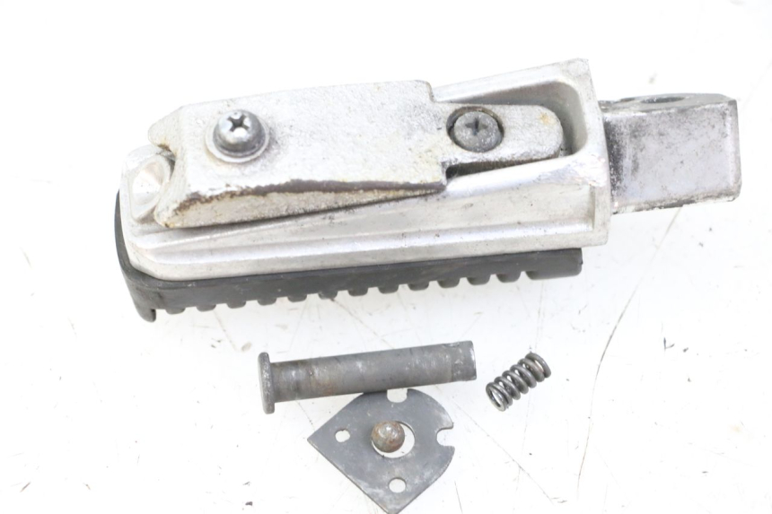 photo de FUSSRASTEN HINTEN LINKS YAMAHA XJ6 600 (2008 - 2016) - Detailansicht des Bauteils