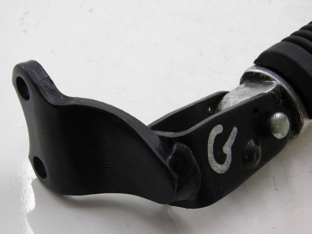 photo de FUSSRASTEN HINTEN LINKS YAMAHA XMAX X-MAX 125 (2006 - 2009) - Zoom auf Gebrauchszustand