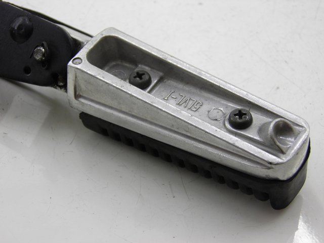 photo de FUSSRASTEN HINTEN LINKS YAMAHA XMAX X-MAX 125 (2006 - 2009) - Technische Nahaufnahme