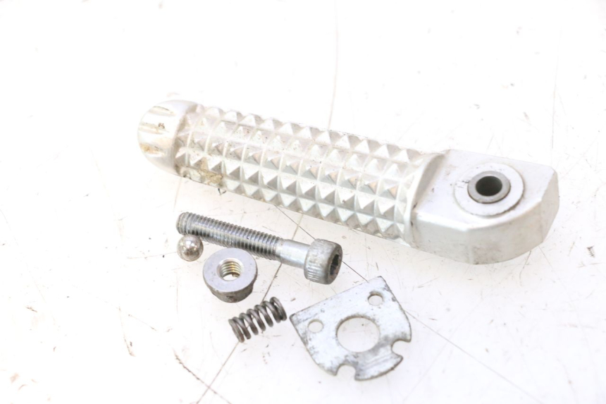 photo de FUSSRASTEN HINTEN LINKS YAMAHA YZF R6 600 (2008 - 2009) - Detailansicht des Bauteils