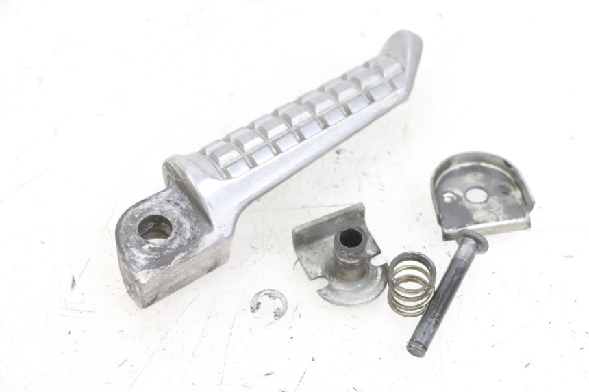 photo de FUSSRASTEN HINTEN LINKS KAWASAKI ZR 7 750 (1999 - 2004) - Zoom auf Gebrauchszustand