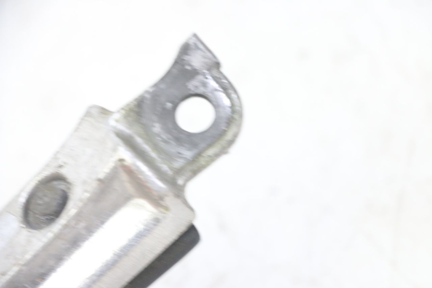 photo de FUSSRASTEN VORN RECHT HONDA CBF 500 (2004 - 2007) - Zoom auf Gebrauchszustand