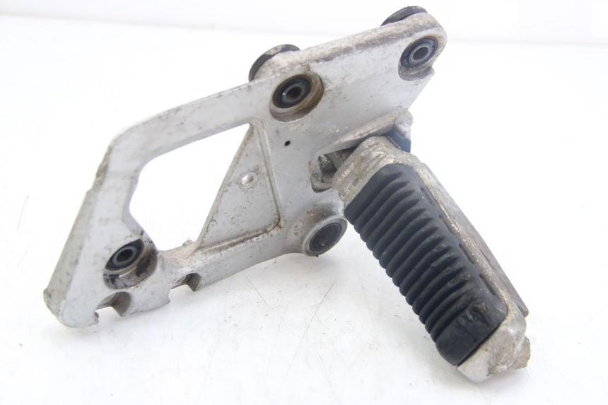 photo de RECHTER VORDERER FUßRASTEN SUZUKI GSX-F GSX  F 1100 (1988 - 1994) - Zoom auf Gebrauchszustand