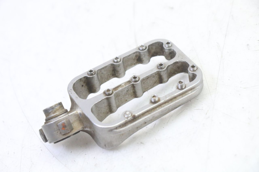 photo de FUSSRASTEN VORN RECHT KTM SUPERENDURO R 950 (2005 - 2009) - Zoom auf Gebrauchszustand