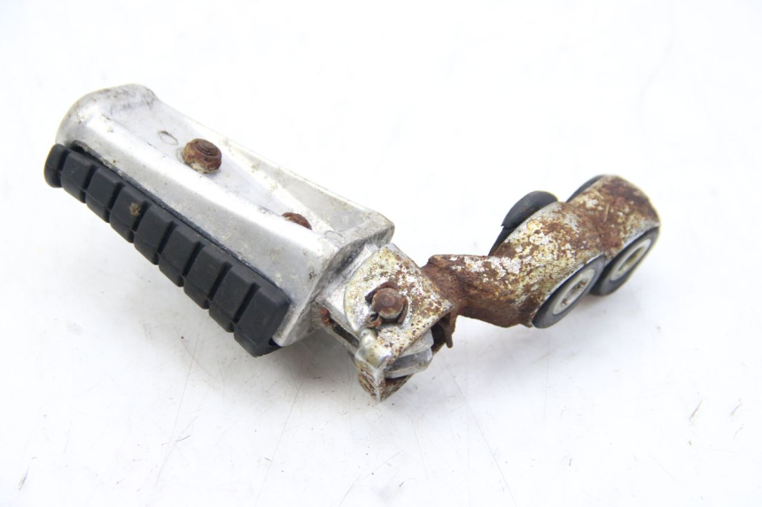 photo de RECHTER VORDERER FUßRASTEN YAMAHA XV VIRAGO 750 (1984 - 1998) - Zoom auf Gebrauchszustand