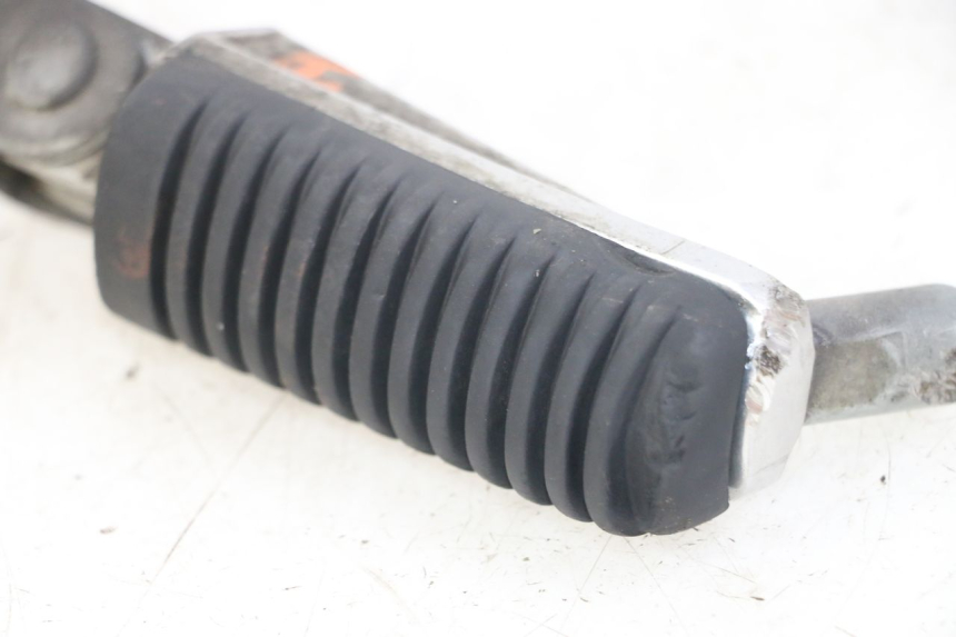 photo de RECHTER VORDERER FUßRASTEN YAMAHA FZS FAZER 600 (2001 - 2003) - Zoom auf Gebrauchszustand