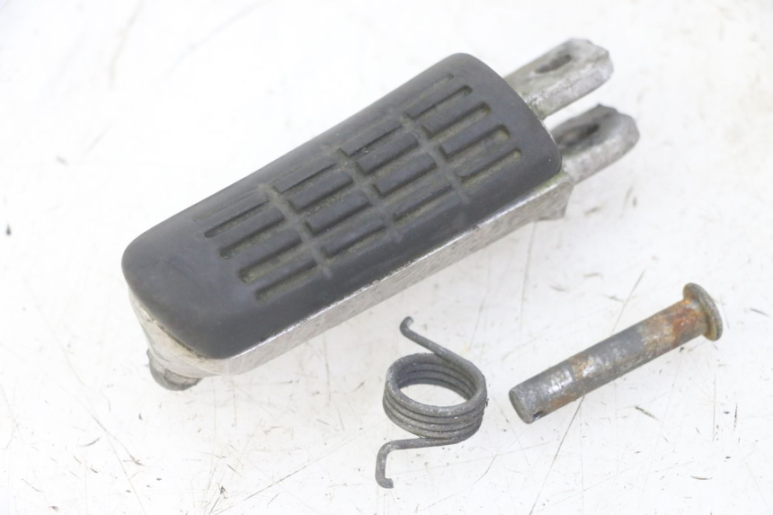 photo de FUSSRASTEN VORN LINKS HONDA CBF 500 (2004 - 2007) - Hauptansicht