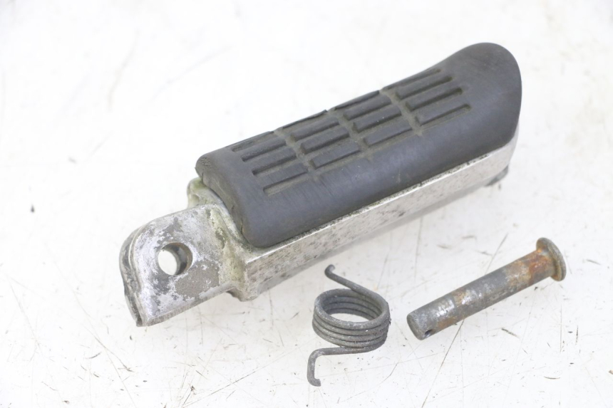 photo de FUSSRASTEN VORN LINKS HONDA CBF 500 (2004 - 2007) - Gesamtansicht des Produkts