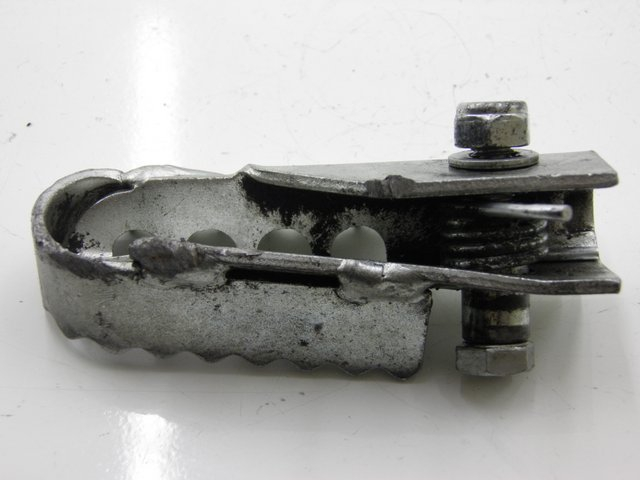 photo de FUSSRASTEN VORN LINKS DERBI SENDA SM DRD 50 (2008 - 2013) - Technische Nahaufnahme