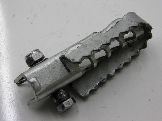 photo de FUSSRASTEN VORN LINKS DERBI SENDA SM DRD 50 (2008 - 2013) - Gesamtansicht des Produkts