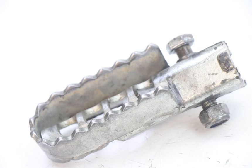 photo de FUSSRASTEN VORN LINKS DERBI SENDA SM DRD X-TREME 50 (2011 - 2017) - Detailansicht des Bauteils