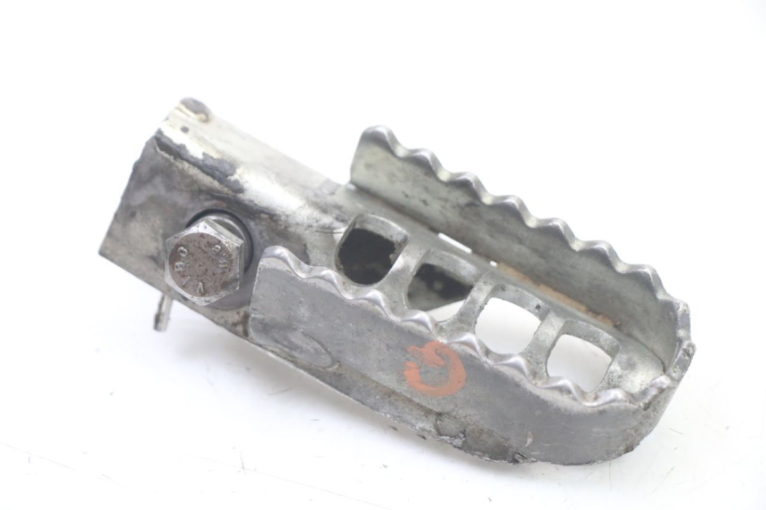 photo de FUSSRASTEN VORN LINKS DERBI SENDA SM DRD X-TREME 50 (2011 - 2017) - Zoom auf Gebrauchszustand