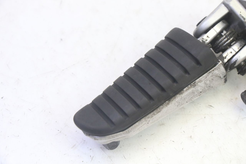 photo de FUSSRASTEN VORN LINKS SUZUKI DL V STROM 1000 (2002 - 2007) - Detailansicht des Bauteils