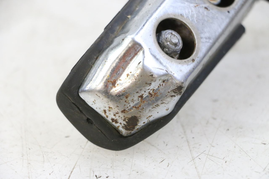photo de FUSSRASTEN VORN LINKS YAMAHA FJ 36Y 1100 (1984 - 1985) - Zoom auf Gebrauchszustand