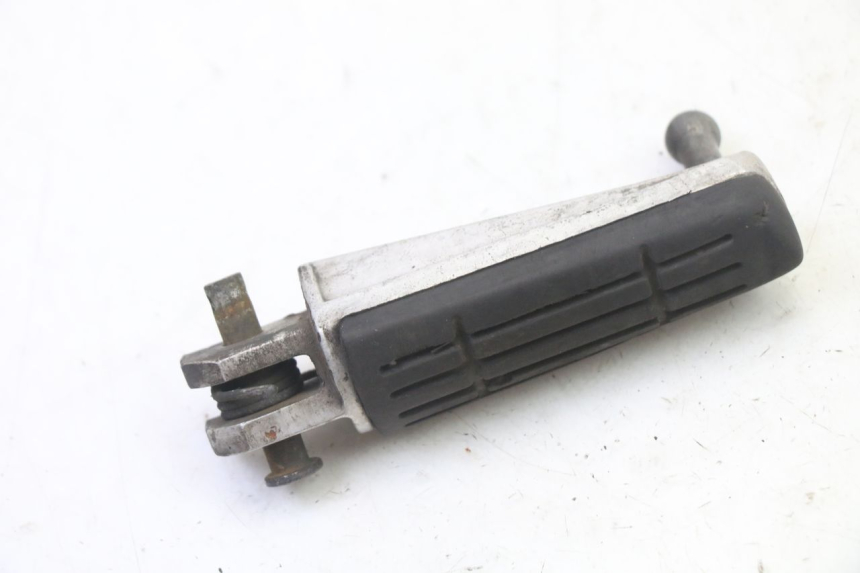 photo de FUSSRASTEN VORN LINKS YAMAHA FZ6 FAZER S2 600 (2007 - 2011) - Zoom auf Gebrauchszustand