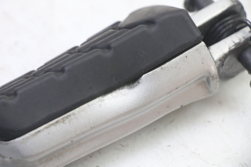 photo de FUSSRASTEN VORN LINKS BMW G310 R 310 (2016 - 2020) - Detailansicht des Bauteils