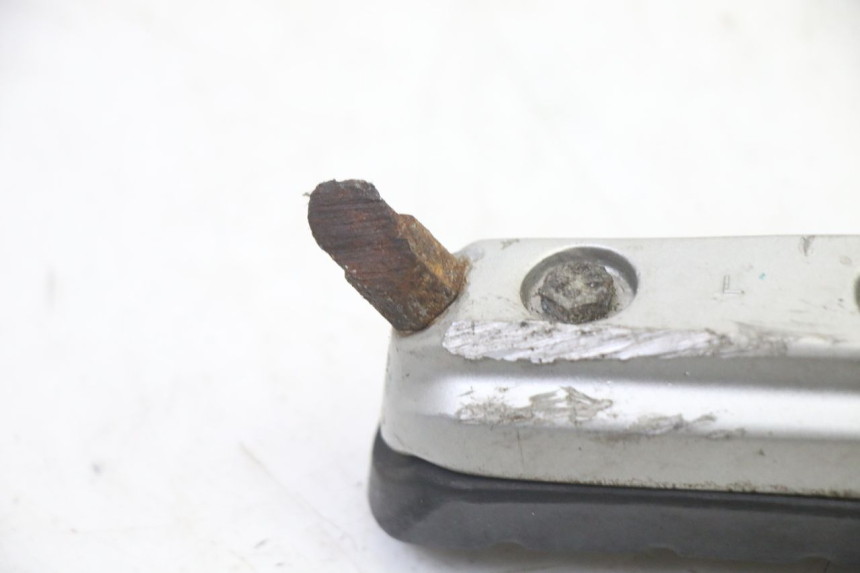 photo de FUSSRASTEN VORN LINKS BMW G310 R 310 (2016 - 2020) - Details der Befestigungspunkte