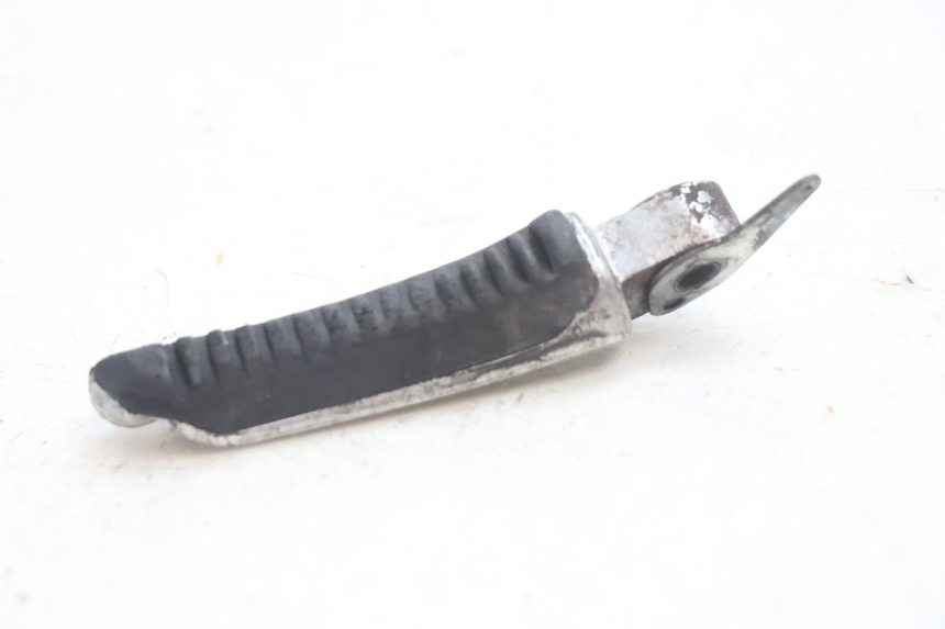 photo de FUSSRASTEN VORN LINKS SUZUKI GSX F GSXF 750 (1988 - 1998) - Zoom auf Gebrauchszustand