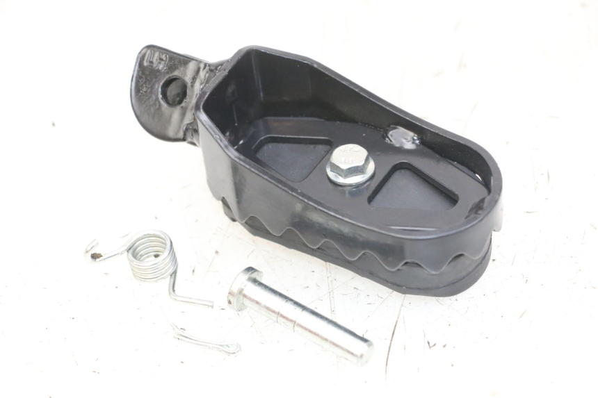 photo de FUSSRASTEN VORN LINKS ROYAL ENFIELD SCRAM 411 (2022 - 2024) - Zoom auf Gebrauchszustand