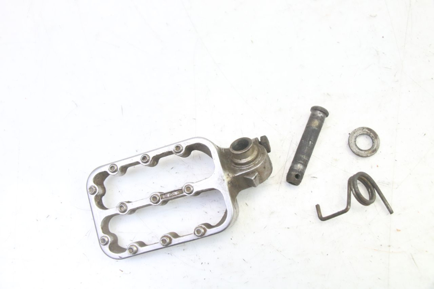 photo de FUSSRASTEN VORN LINKS KTM SUPERENDURO R 950 (2005 - 2009) - Detailansicht des Bauteils