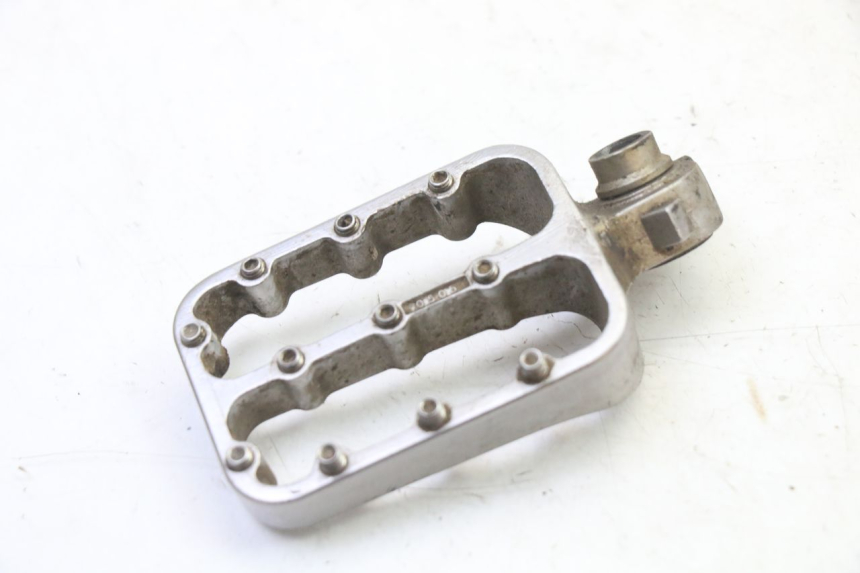 photo de FUSSRASTEN VORN LINKS KTM SUPERENDURO R 950 (2005 - 2009) - Zoom auf Gebrauchszustand