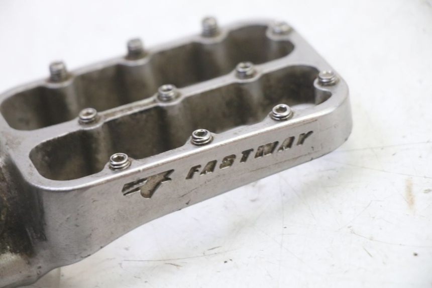 photo de FUSSRASTEN VORN LINKS KTM SUPERENDURO R 950 (2005 - 2009) - Technische Nahaufnahme