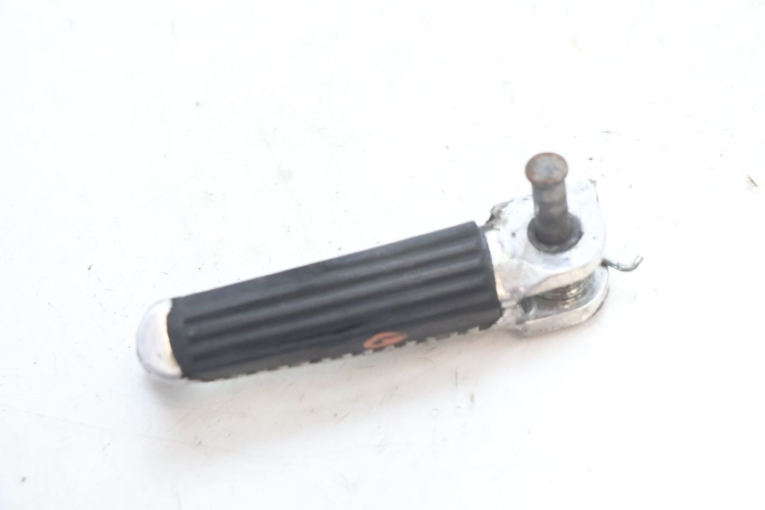 photo de FUSSRASTEN VORN LINKS SUZUKI SV S 650 (2003 - 2009) - Detailansicht des Bauteils