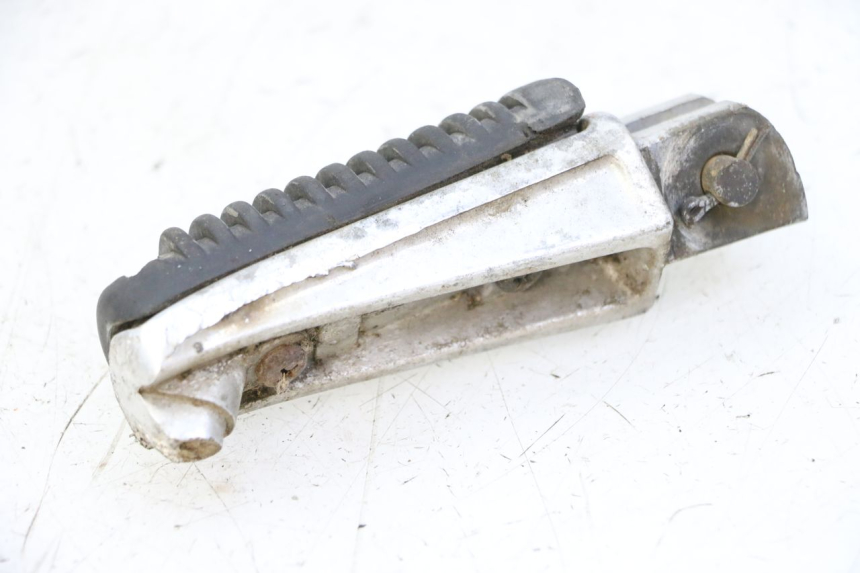 photo de FUSSRASTEN VORN LINKS YAMAHA XJN DIVERSION 600 (2000 - 2003) - Technische Nahaufnahme