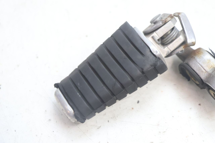 photo de FUSSRASTEN VORN LINKS YAMAHA XV VIRAGO 535 (1988 - 2004) - Detailansicht des Bauteils
