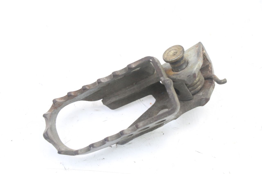 photo de FUSSRASTEN VORN LINKS YAMAHA TTR 125 (2000 - 2020) - Detailansicht des Bauteils