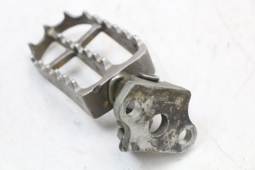 photo de LINKER VORDERER FUßSTÜTZE YAMAHA YZ 125 (2017 - 2021) - Zoom auf Gebrauchszustand