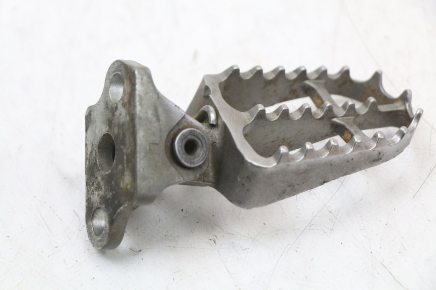 photo de LINKER VORDERER FUßSTÜTZE YAMAHA YZ 125 (2017 - 2021) - Alternative Perspektive