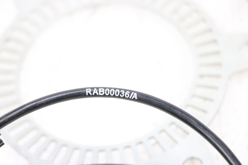 photo de ABS SENSOR HINTEN ROYAL ENFIELD CONTINENTAL GT 650 (2019 - 2024) - Detailansicht des Bauteils