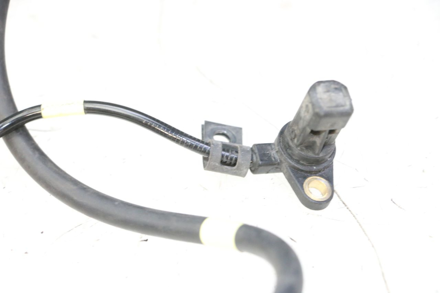 photo de HINTERER ABS-SENSOR PIAGGIO VESPA GTS IGET ABS 125 (2017 - 2023) - Zoom auf Gebrauchszustand