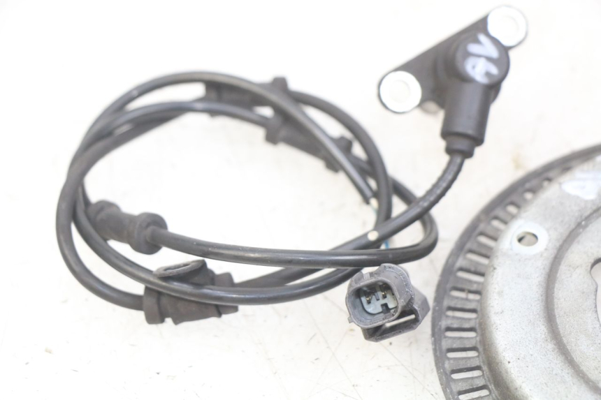 photo de VORDERER ABS-SENSOR HONDA FJS SILVERWING SILVER WING 400 (2009 - 2016) - Zoom auf Gebrauchszustand