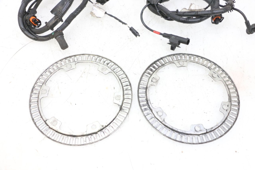 photo de ABS SENSOR VORNE PIAGGIO MP3 HPE 300 (2019 - 2026) - Charakteristische Merkmale