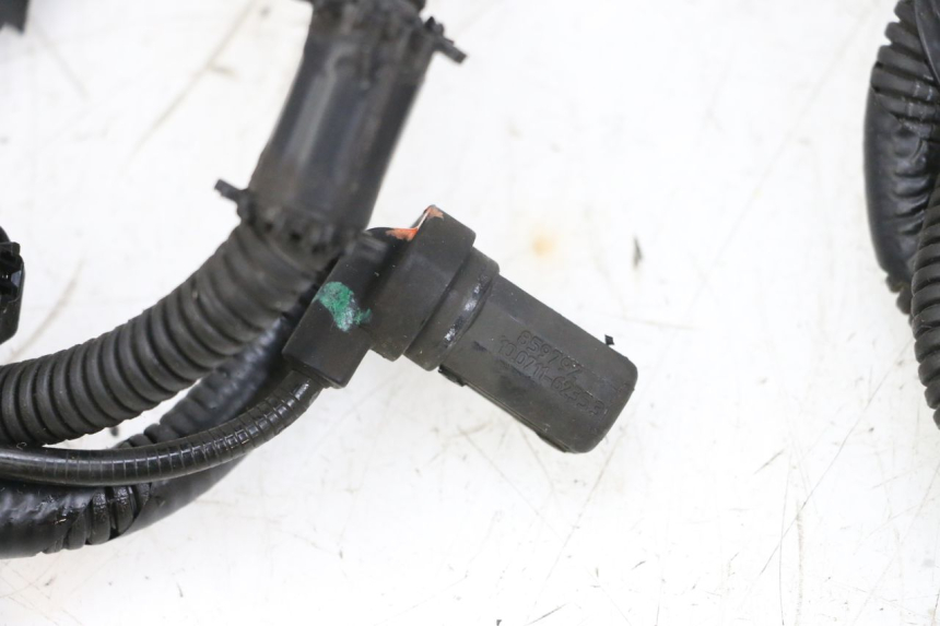 photo de ABS SENSOR VORNE PIAGGIO MP3 HPE 300 (2019 - 2026) - Oberflächenzustand und Material