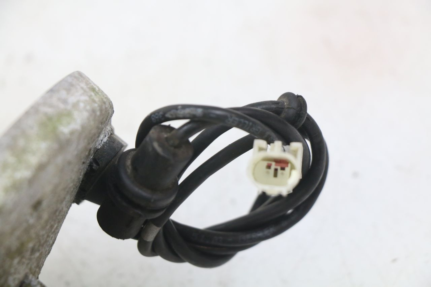 photo de VORDERER ABS-SENSOR PEUGEOT SATELIS COMPRESSOR K15 125 (2006 - 2009) - Zoom auf Gebrauchszustand