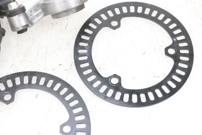 photo de ABS SENSOR VORNE YAMAHA TRICITY 300 (2020 - 2024) - Details der Befestigungspunkte