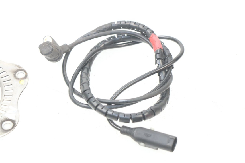 photo de ABS SENSOR VORNE PIAGGIO VESPA GTS IE ABS 300 (2016 - 2018) - Technische Nahaufnahme